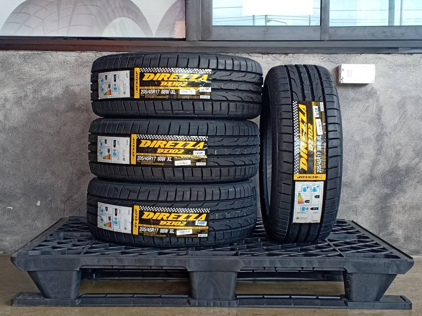 DUNLOP 205/45R17 DIREZZA DZ102 88W XL MADE IN THAILAND