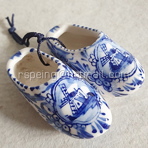รองเท้า Delft Blue วาดมือ ของที่ระลึกจาก Holland