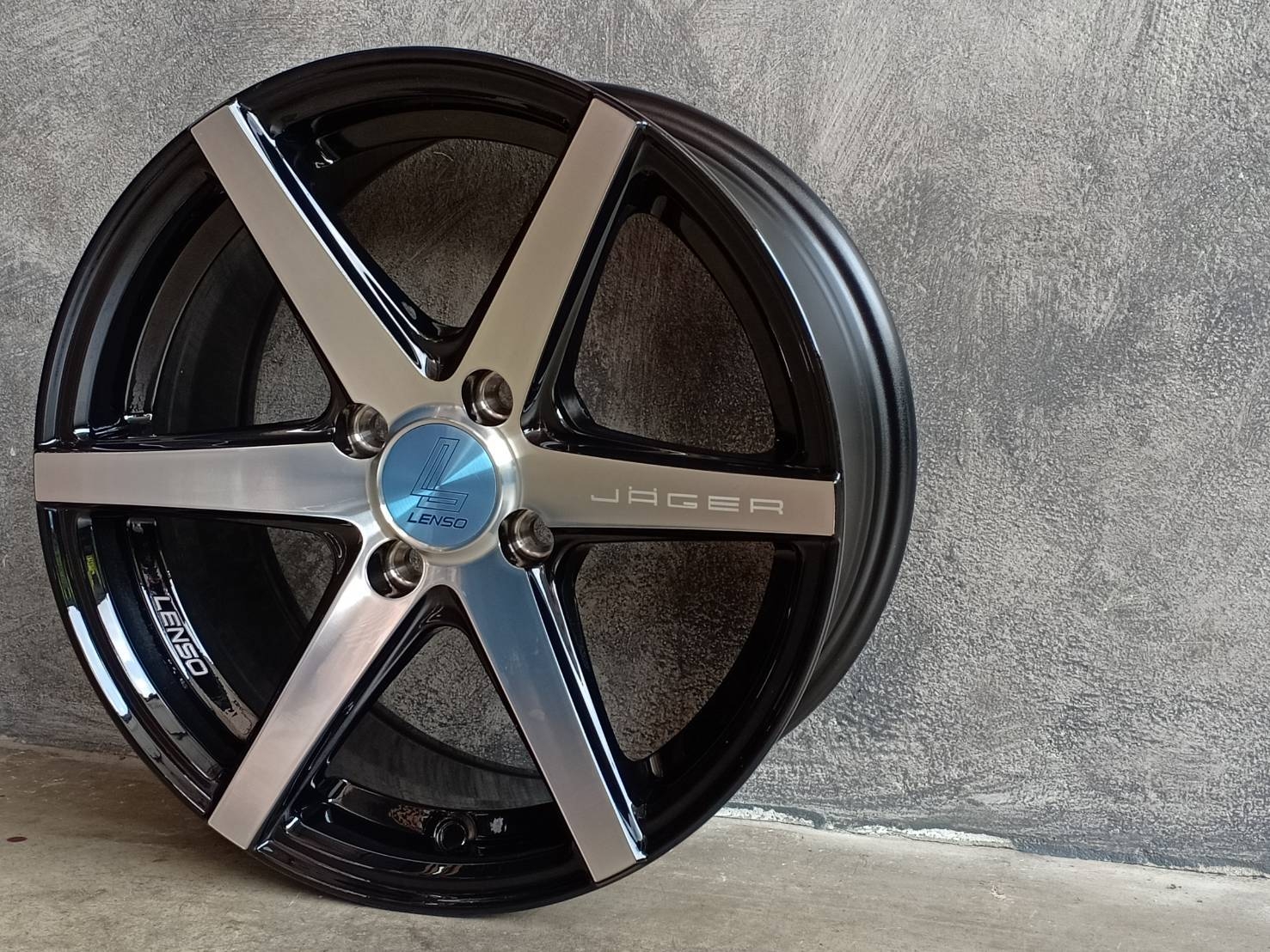 JAGER-CRAFT 15X7 4X100 +35 73/65 BKFW