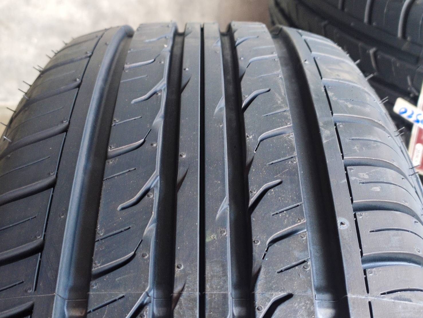 DUNLO GRANDTREK PT3 225/60R17
