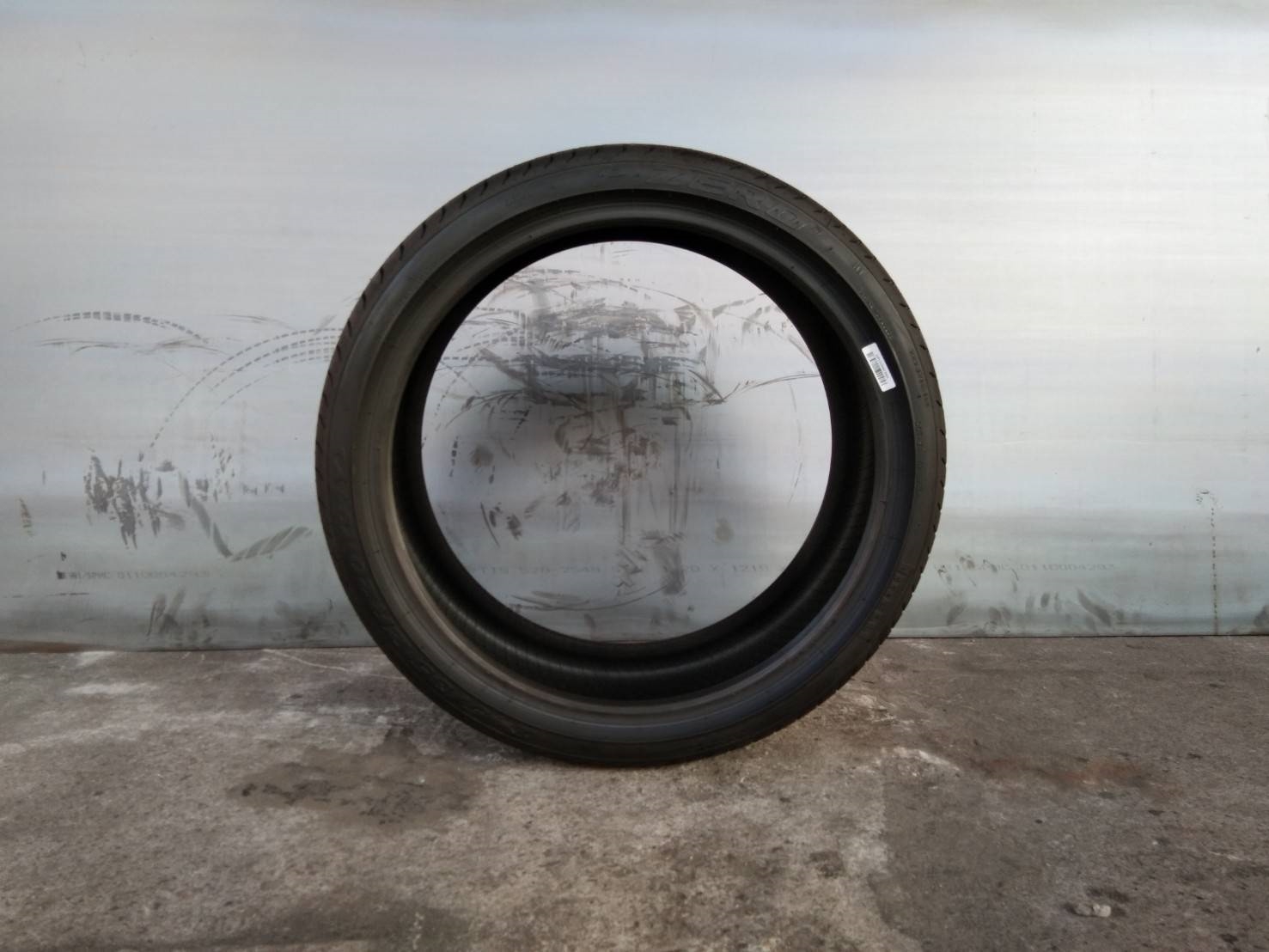 PIRELLI P-ZERO 245/35-20 เส้น 11500 ปกติ 15000 บาท ปี18