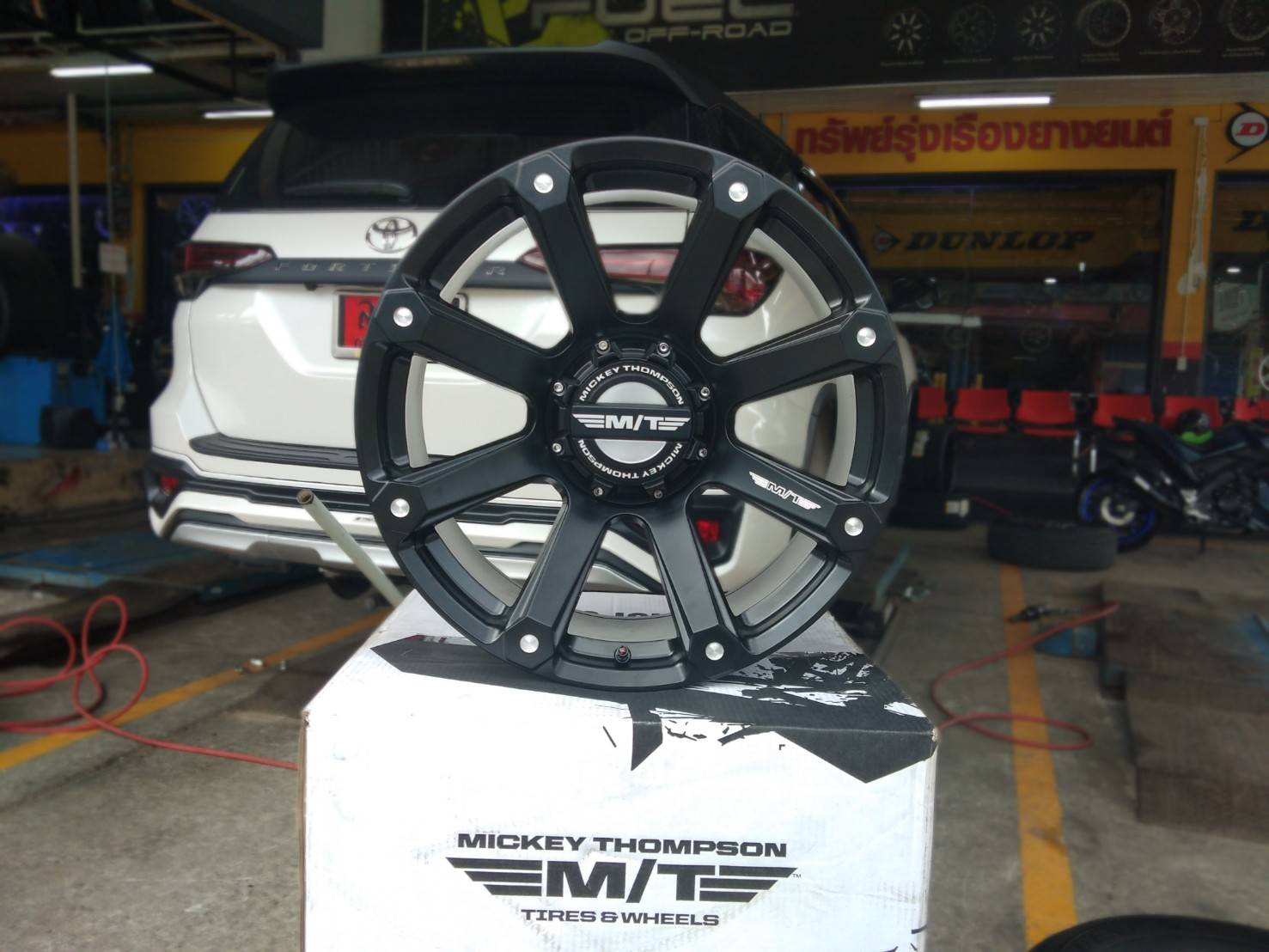 ล้อแท้ MICKEY THOMPSON ROUSH ขอบ20