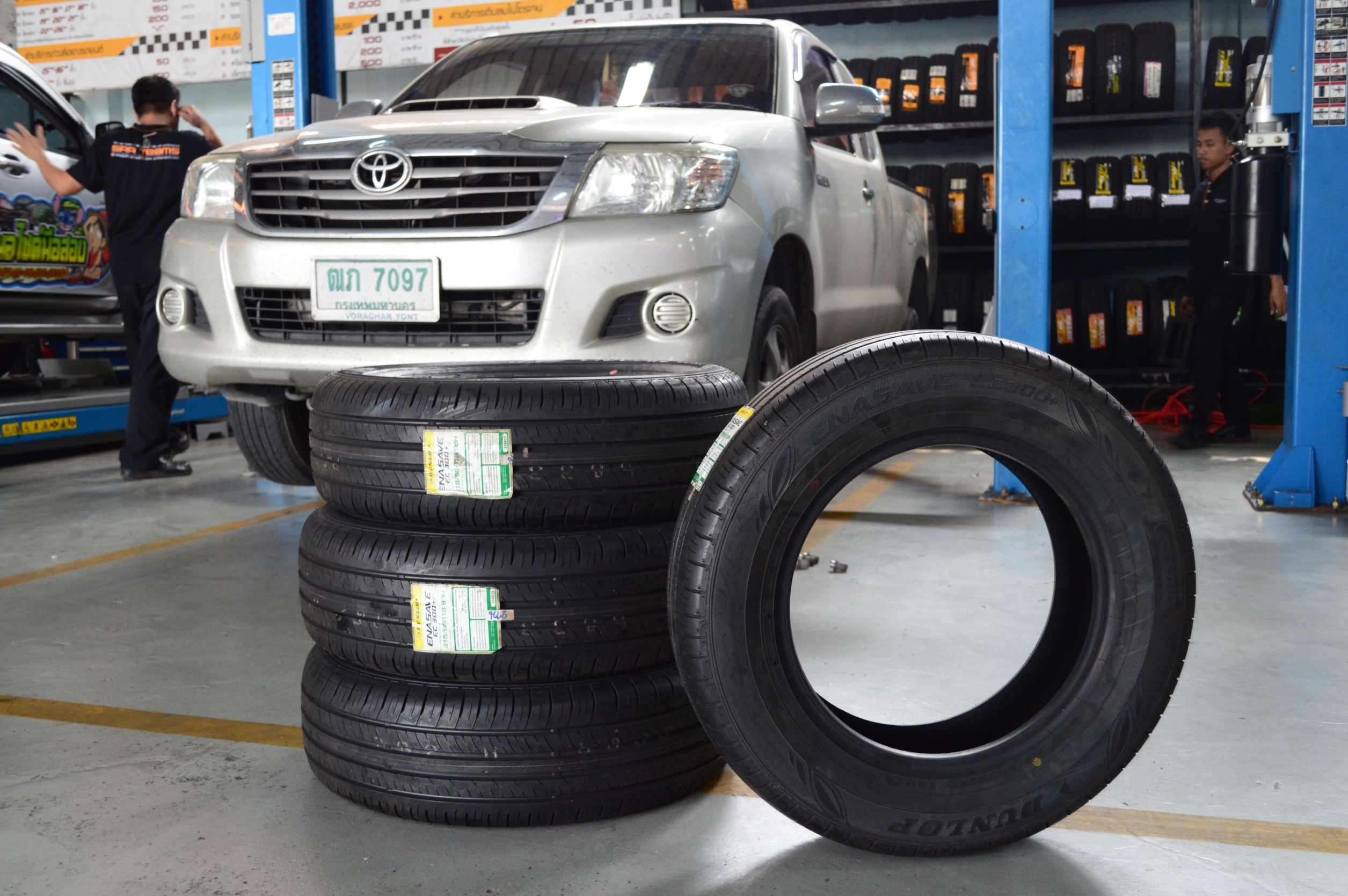 DUNLOP EC300 PLUS 215W65S16 ปี16 เส้น 1750 ปกติ 4500