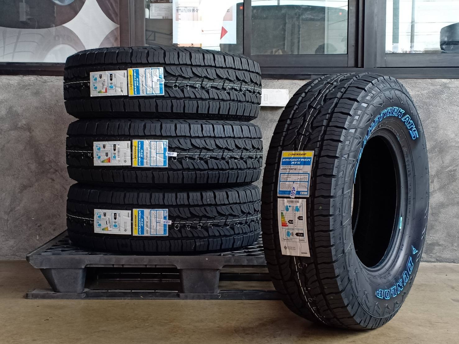 DUNLOP 265/70R16 GRANDTREK AT5 112T (ตัวหนังสือขาว) MADE IN THAILAND