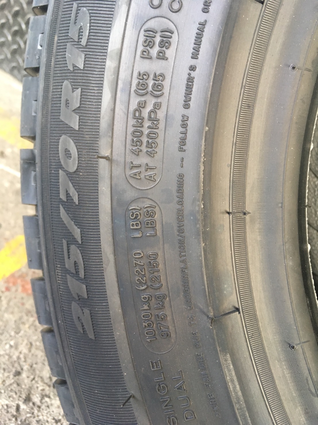 MICHELIN AGILIS 215-70-15 เส้น 2900 เท่านั้น