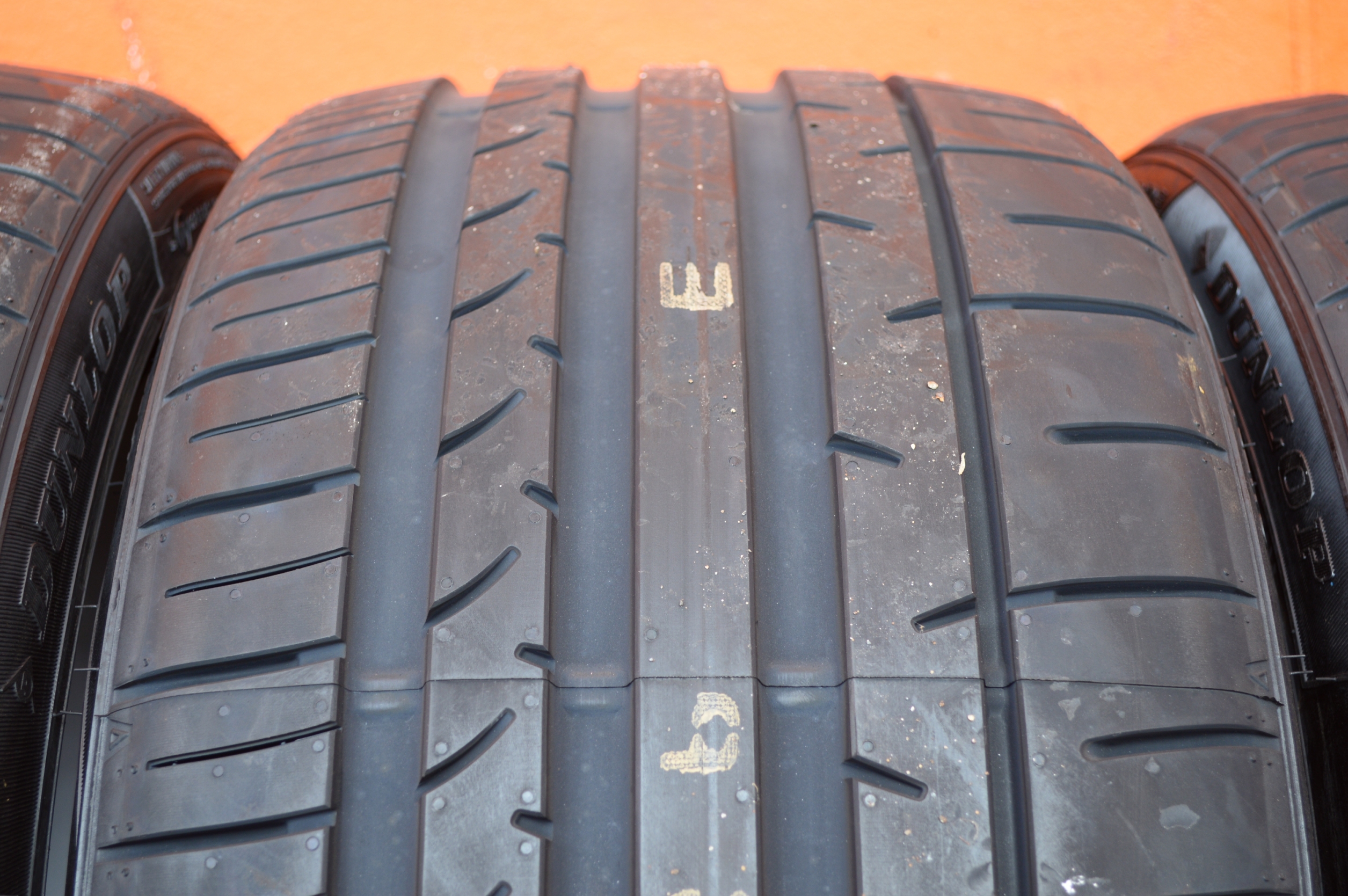 ยางใหม่ DUNLOP SPORTMAXX050+ 265/35-18 เส้น 6800 ปกติ 10000 บาท