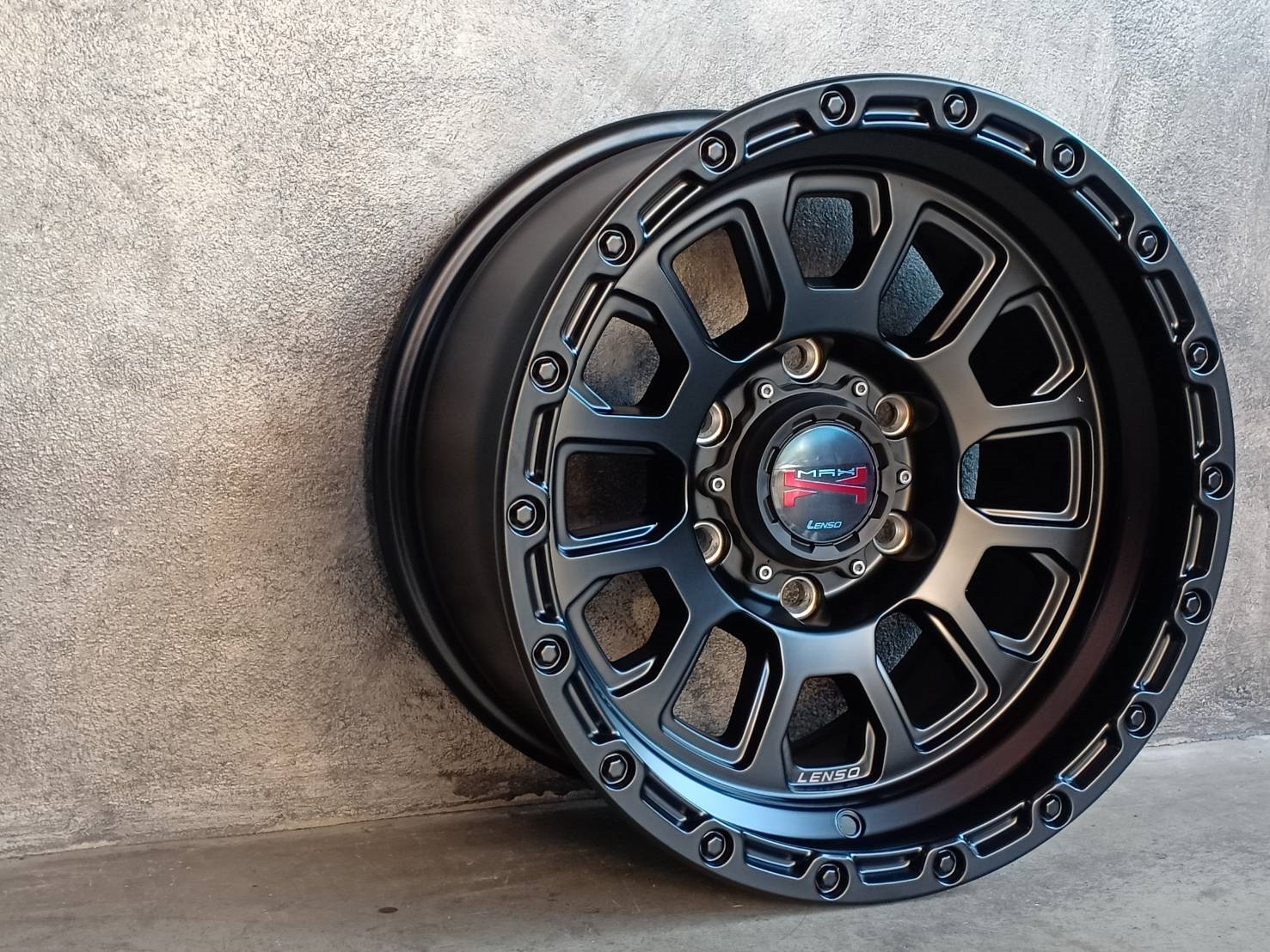 MAX-X12 16X8.5 6X139.7 +00 106 MKW