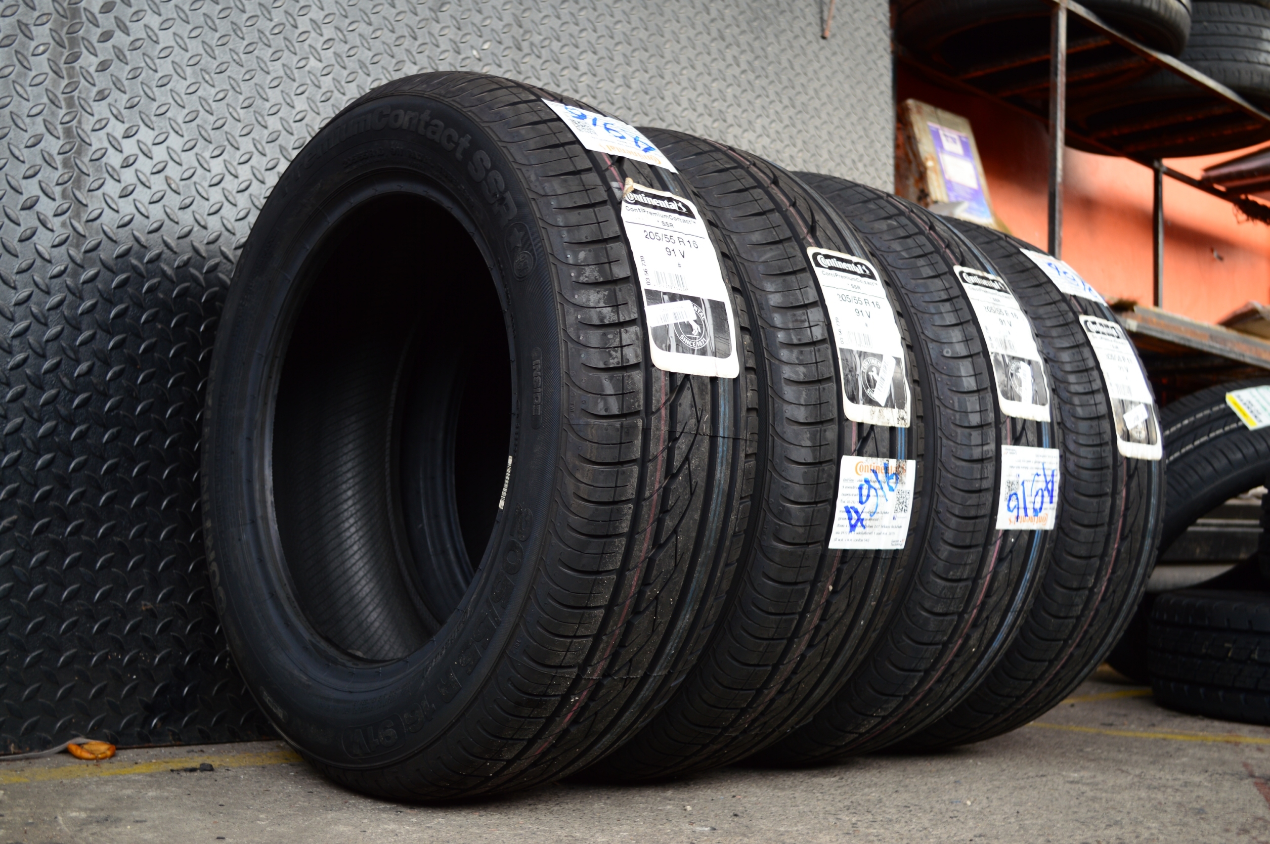 CONTINENTAL CONTACT SSR 205/55-16 เส้น 3500 ปกติ 7800 ปี16