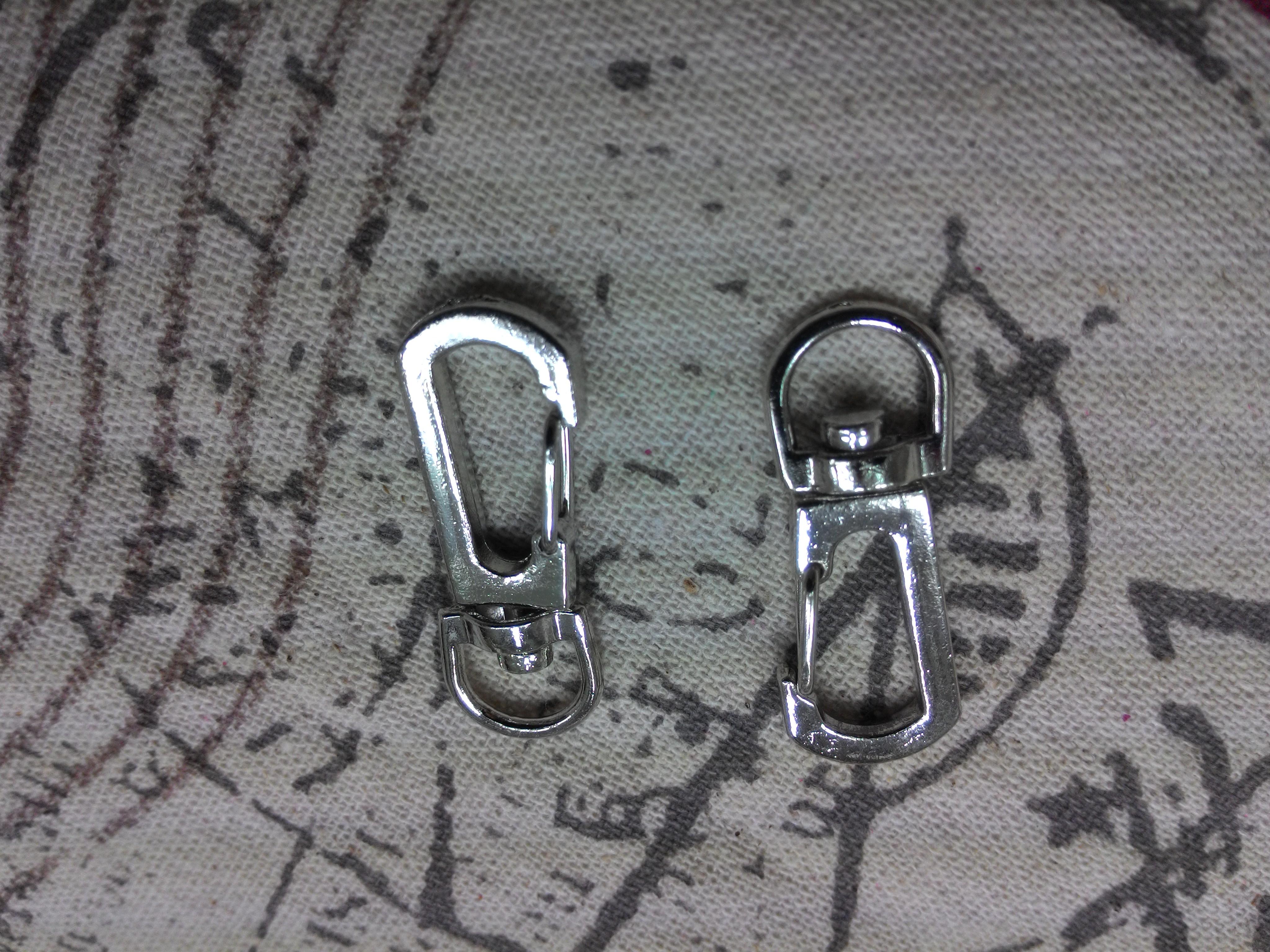 คอหมากดเข้า สีเงิน