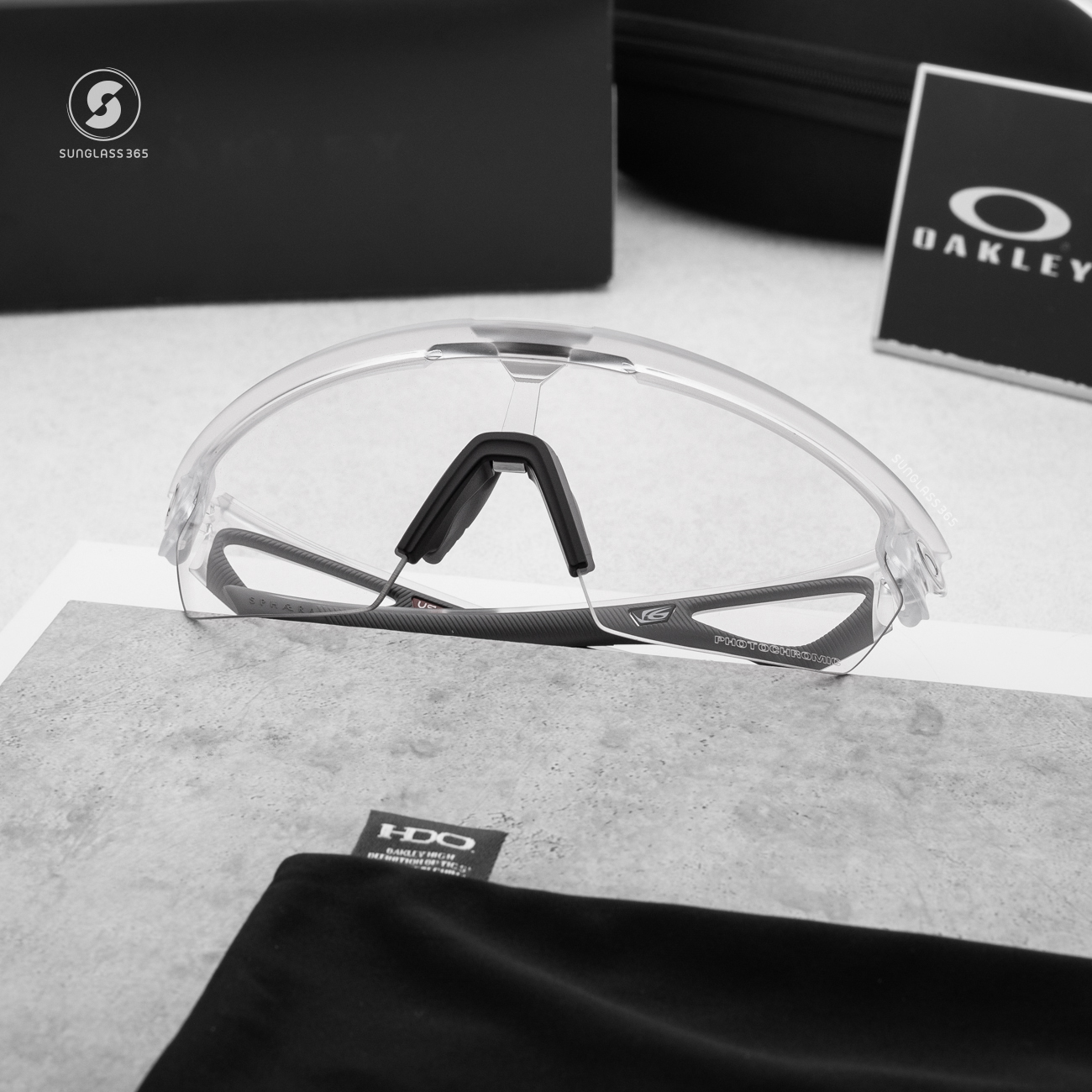 OAKLEY Sphaera OO9403-07 Matte Clear Iridium Photochromic