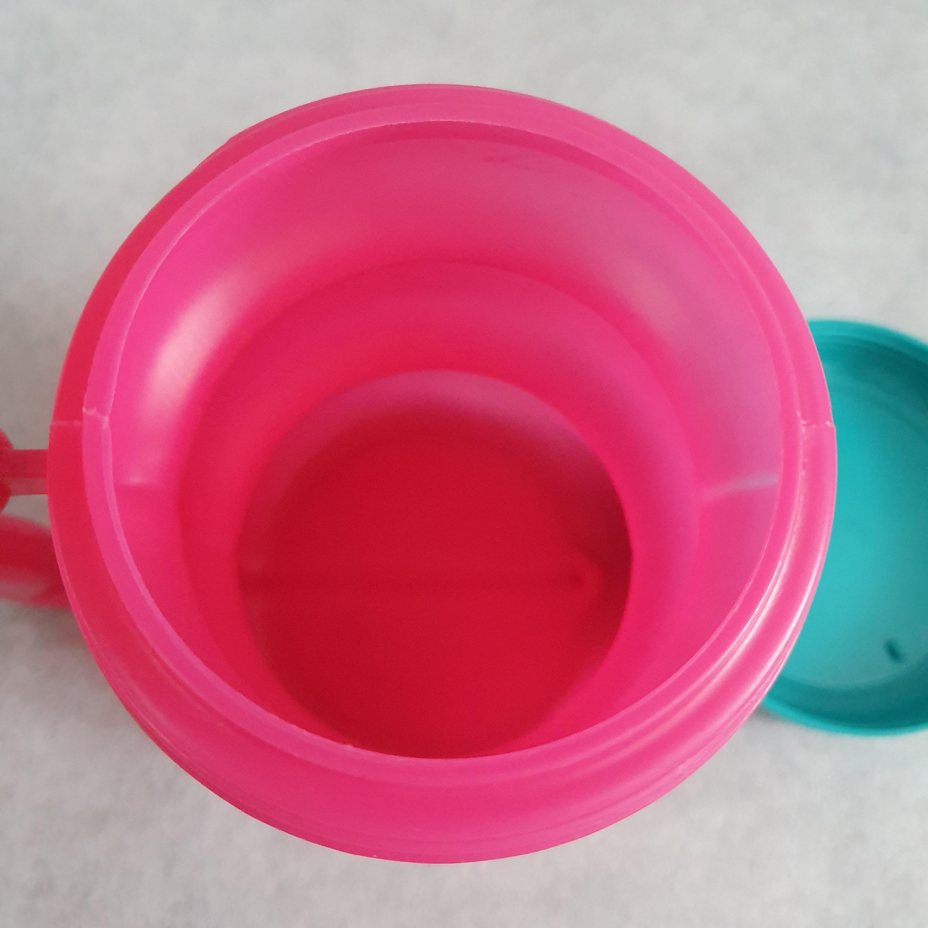 กระบอกน้ำมีฝาปิดและหลอดดูดในตัว Central Junior Club