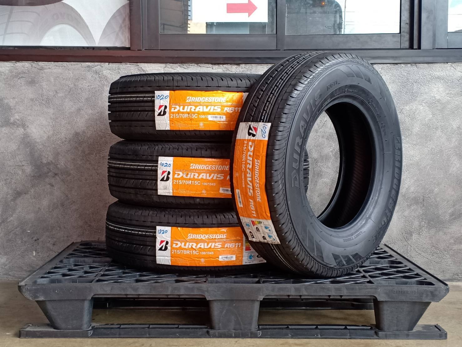 RIDGESTONE 215/70R15 DURAVIS R611 106/104S MADE IN THAILAND