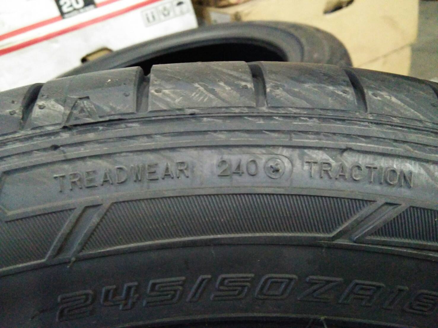 DUNLOP SP SPORT MAXX050+ 245/50R18 ปี17 ขาย 7800 ปกติ 12000