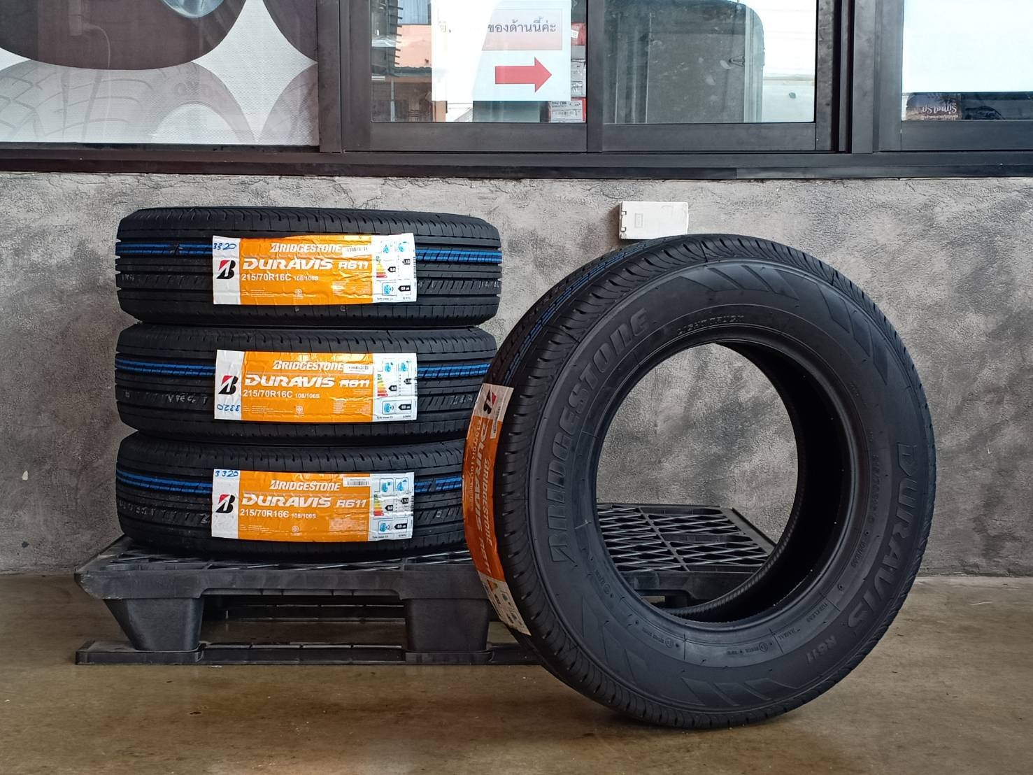 BRIDGESTONE 215/70R16 DURAVIS R611 108/106S MADE IN THAILAND