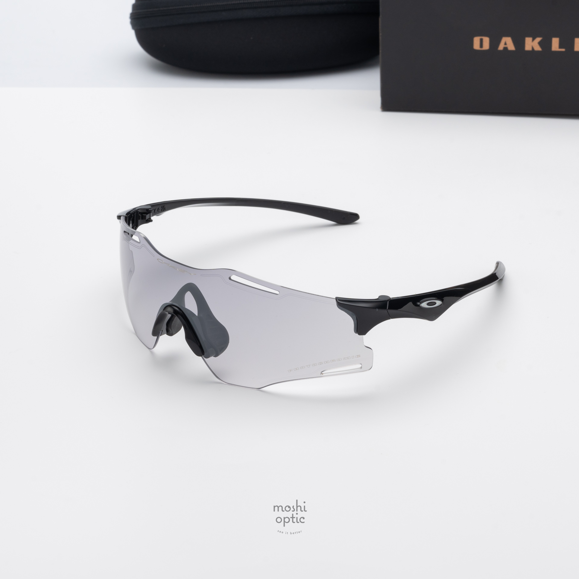 Oakley OO9512D-06 Cybr Zero Polished Black Clear to Black Iridium Photochromic