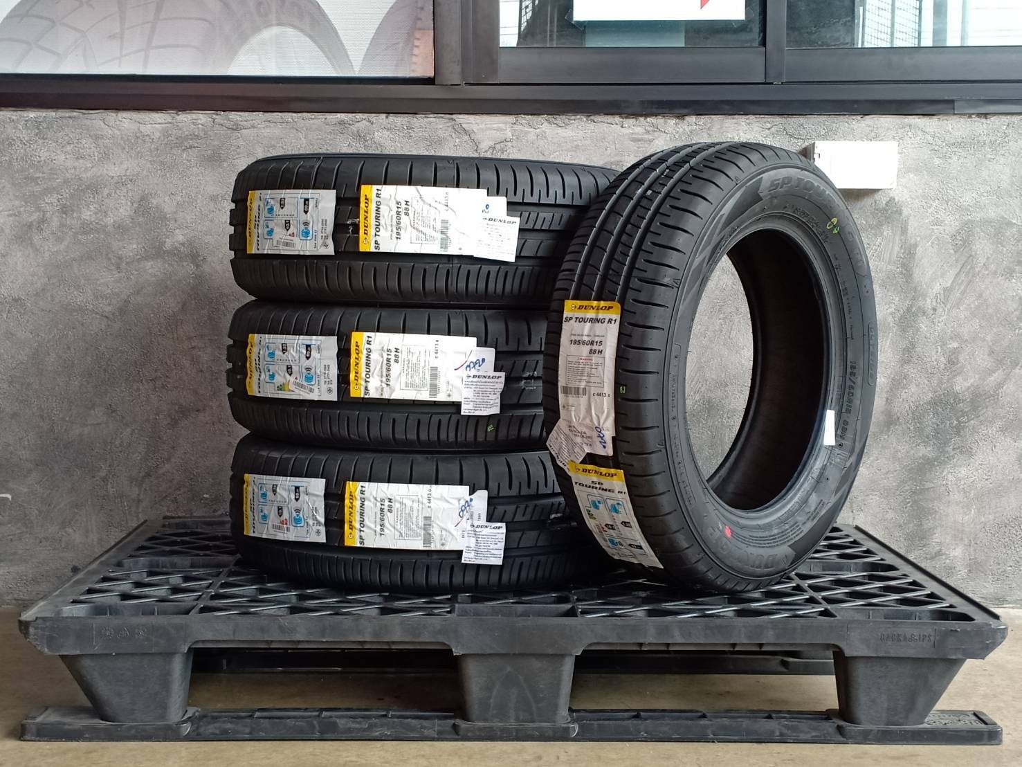 DUNLOP 195/65R15 SP TOURING R1 91H MADE IN INDONESIA