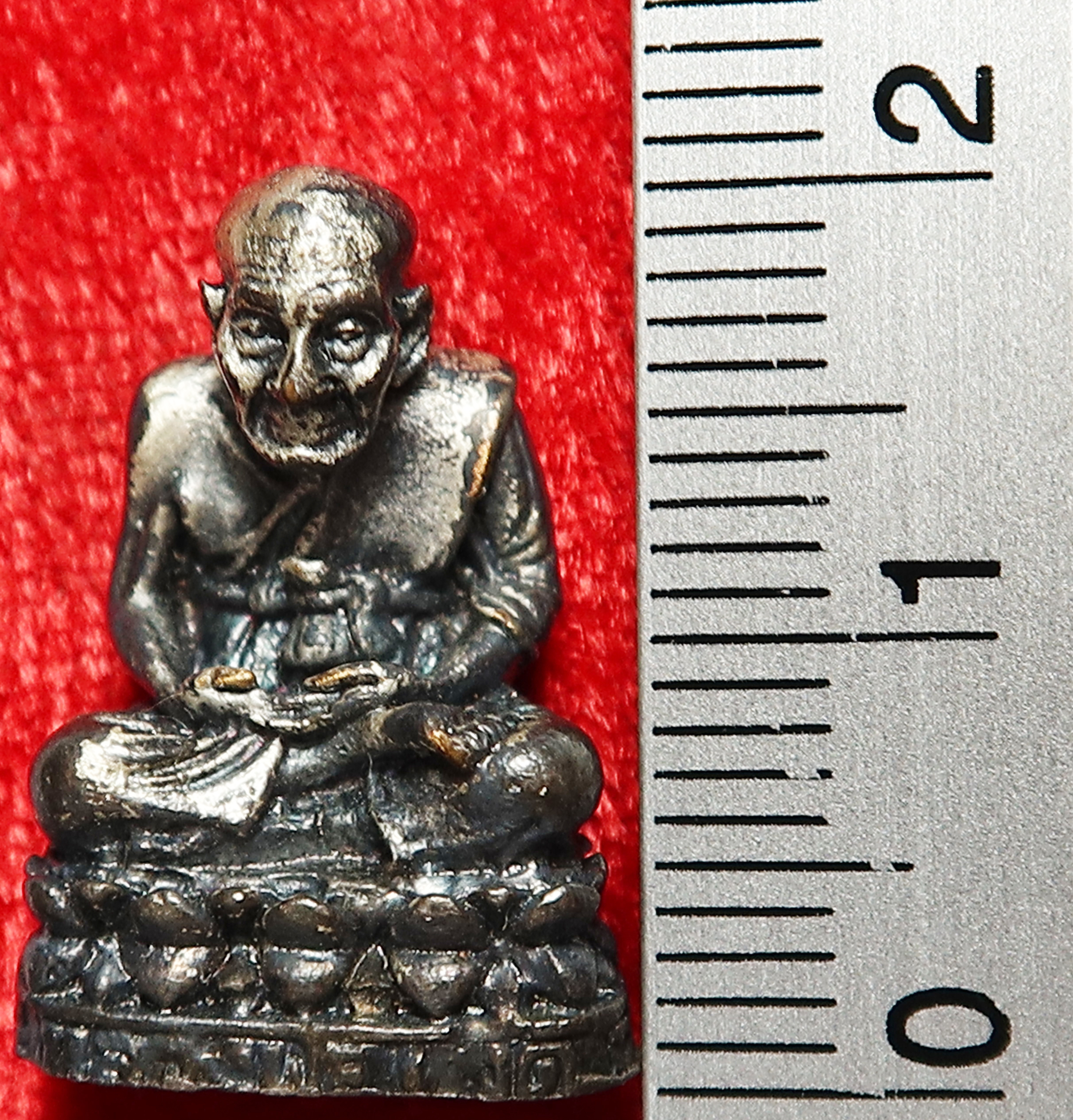 399 รูปหล่อ หลวงปู่ทวด วัดช้างให้ รุ่นจตุรภัทร เนื้อเงิน ตอกโค๊ต ปี 2544