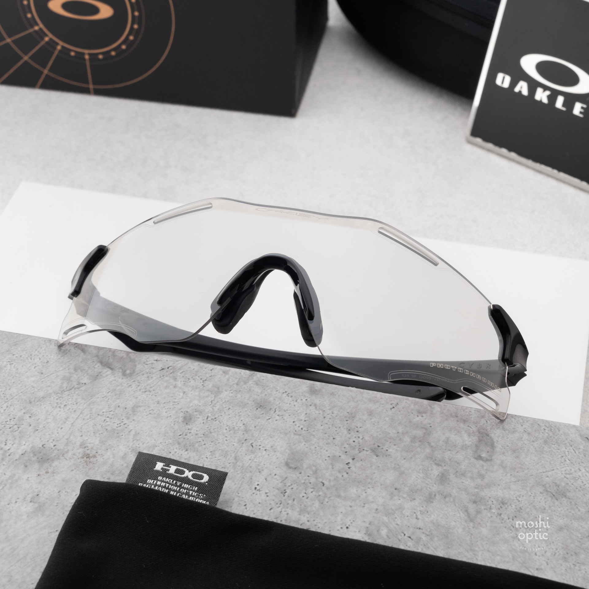 Oakley OO9512D-06 Cybr Zero Polished Black Clear to Black Iridium Photochromic