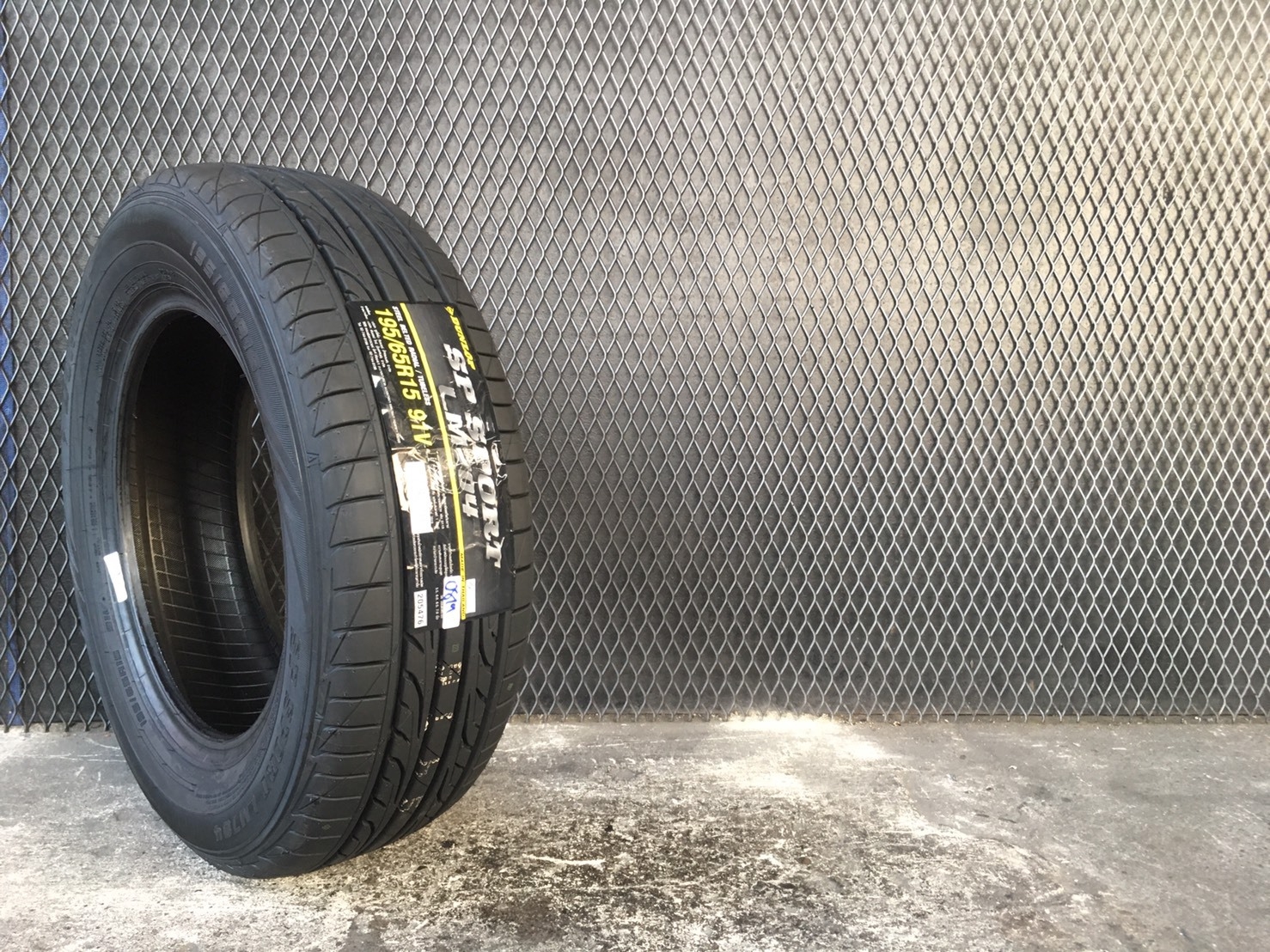 ยางใหม่ DUNLOP SP SPORT LM704 ยางปี19 สำหรับเก๋ง ราคาพิเศษ