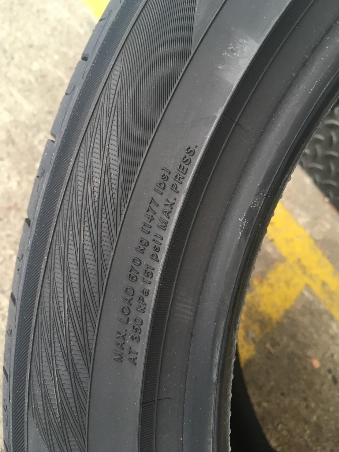 YOKOHAMA ADVAN DB V552 235-45-18 เส้น 5800 ปี18 ปกติ 7500