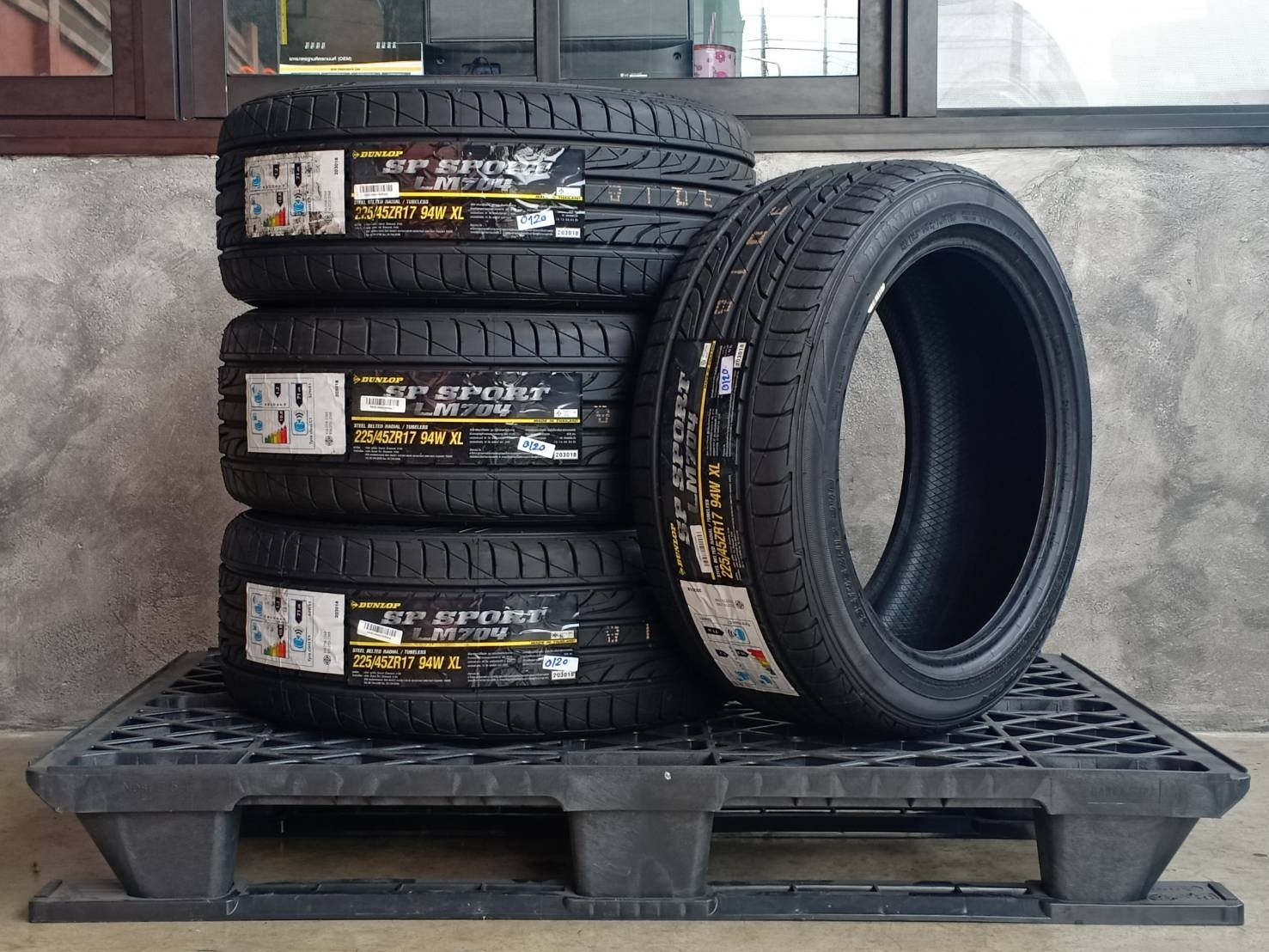 DUNLOP 225/45ZR17 SP SPORT LM704 94W XL MADE IN THAILAND