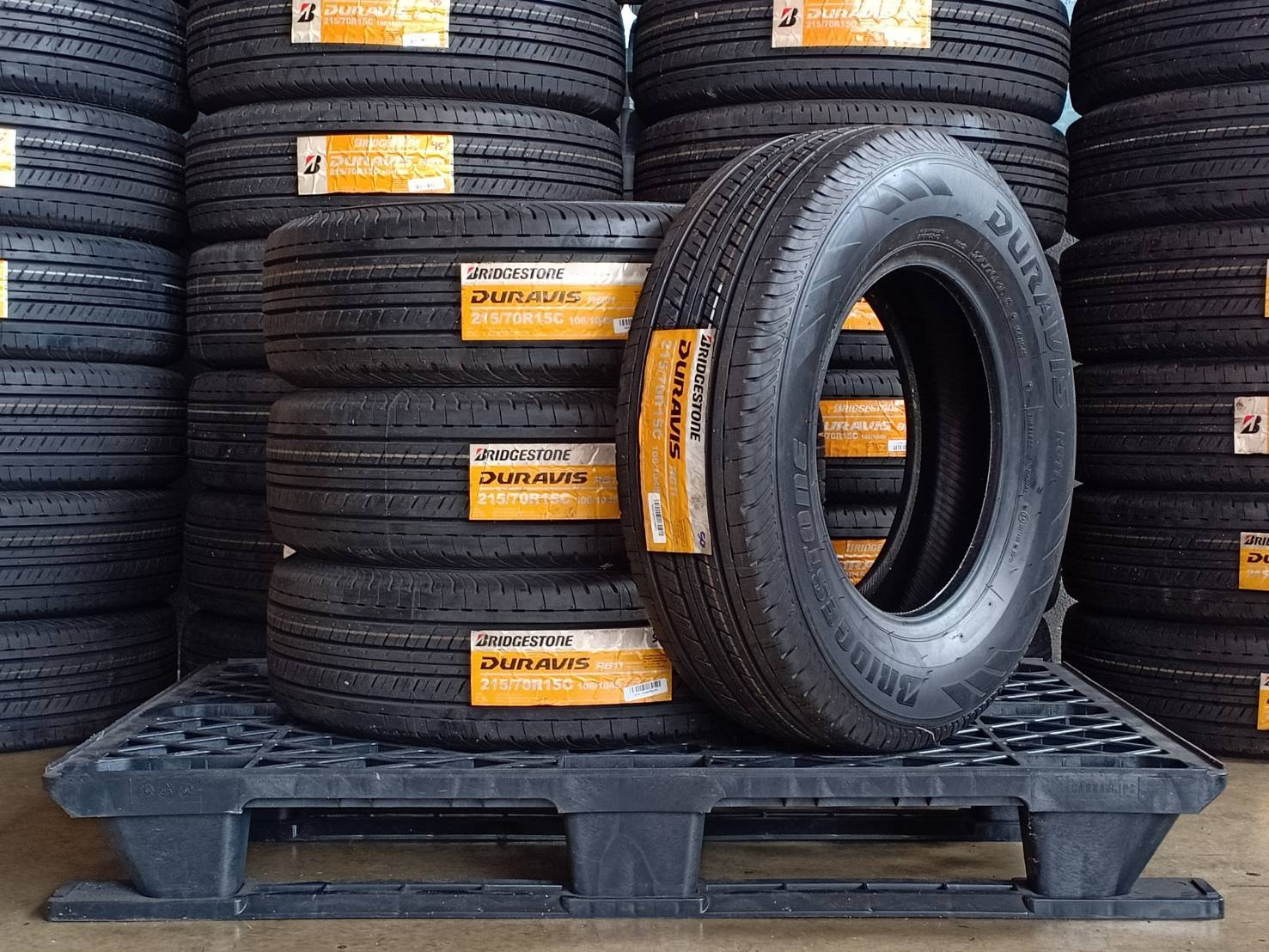 BRIDGESTONE 215/70R15 DURAVIS R611 106/104S MADE IN THAILAND