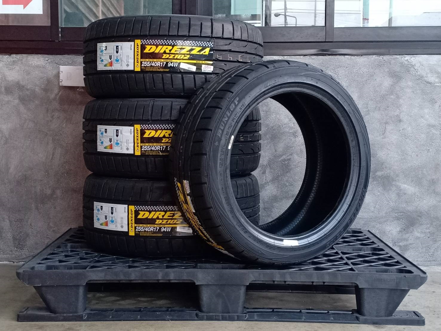 DUNLOP DIREZZA DZ102 255/40R17 ปี19