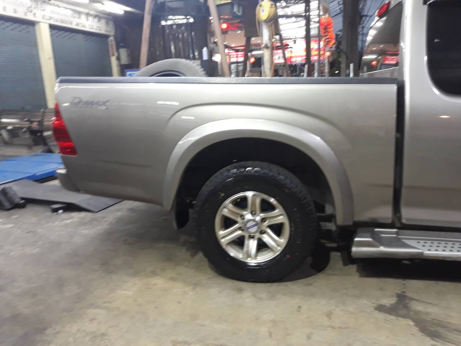 DUNLOP TG30 235-70-15 ซื้อ2แถม2 ใส่