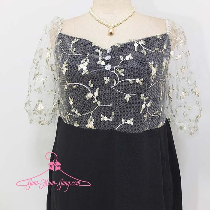 *อก42-46นิ้ว*ชุดเดรสคนอวบผ้าวูลเวฟสีดำตัดต่อผ้าตาข่ายปักดอกไม้ที่แขนและด้านหน้าแต่งกระดุม3เม็ด กระโปรงผ่าชายด้านข้างเล็กน้อย สวยหวานน่ารักมากๆค่ะ