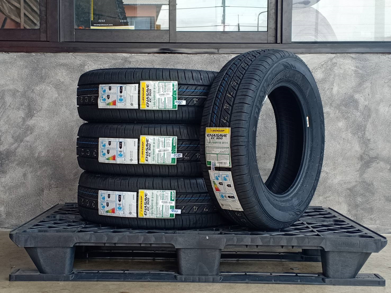 DUNLOP 195/65R15 ENASAVE EC 300 91H MADE IN THAILAND