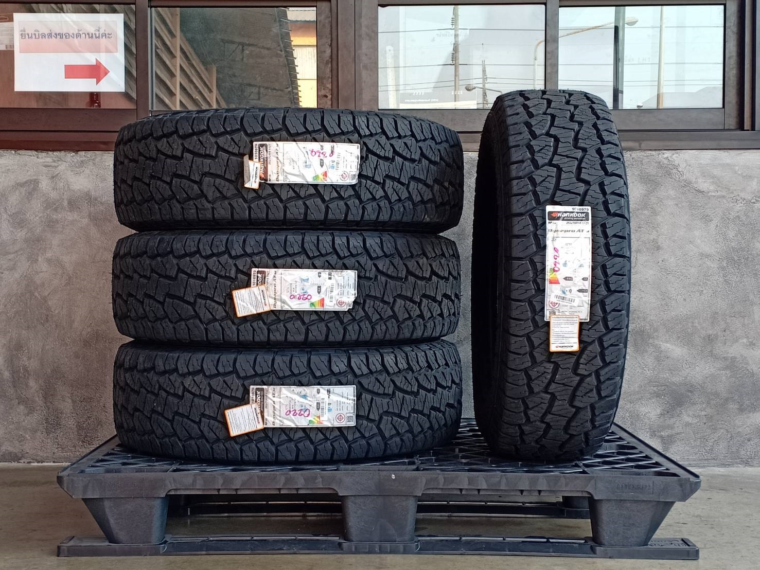 HANKOOK 265/70R16 DYNAPRO AT-M 112T (ตัวหนังสือขาว) MADE IN INDONESIA