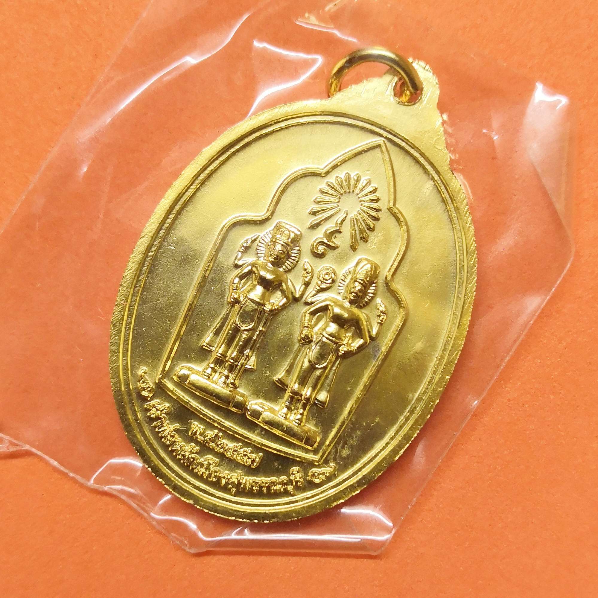 เหรียญ พระนเรศวร หลัง เจ้าพ่อหลักเมืองสุพรรณบุรี รุ่นสัจจะบารมี พศ 2557 เนื้อกะไหล่ทอง สูง 3.2 เซน เขี้ยวฝากล่องหลุดครับ