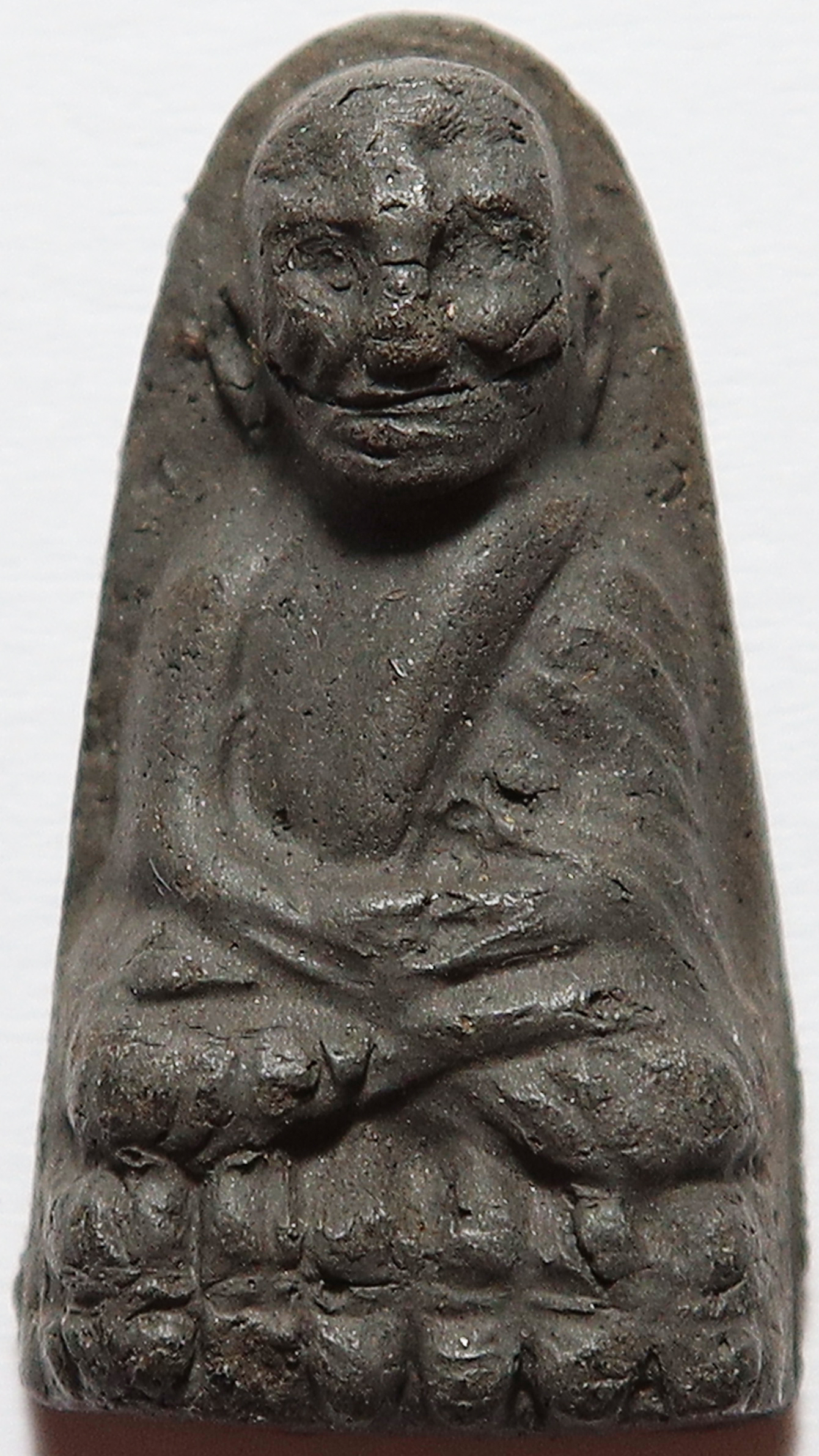 925 หลวงปู่ทวด วัดช้างให้ จังหวัดปัตตานี เนื้อผงว่าน พิมพ์พระรอด บูชาพร้อมกล่องเดิม จากวัด