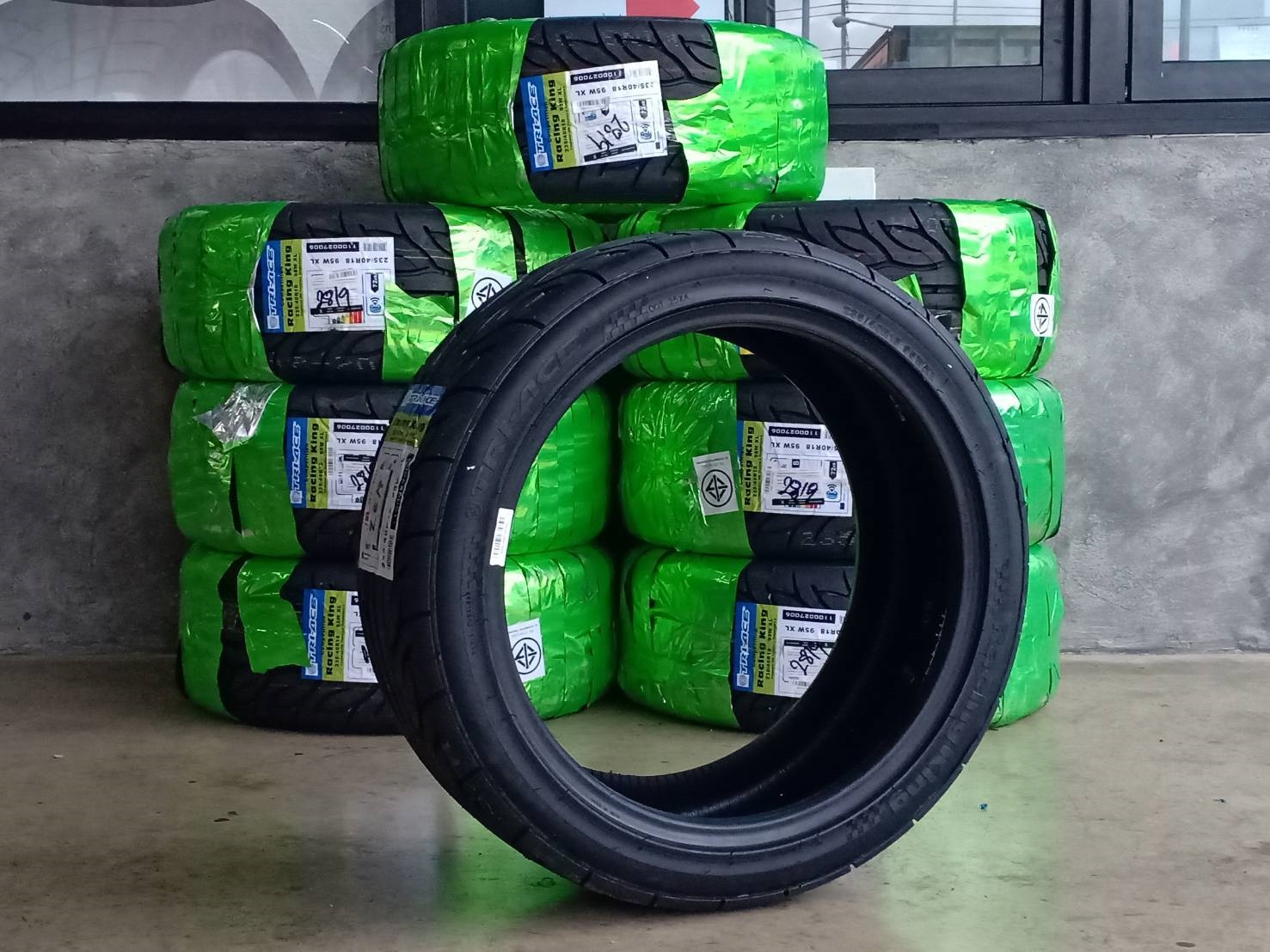 TRI-ACE RACING KING 235/40-18 ปี19 มาใหม่ ราคาพิเศษ