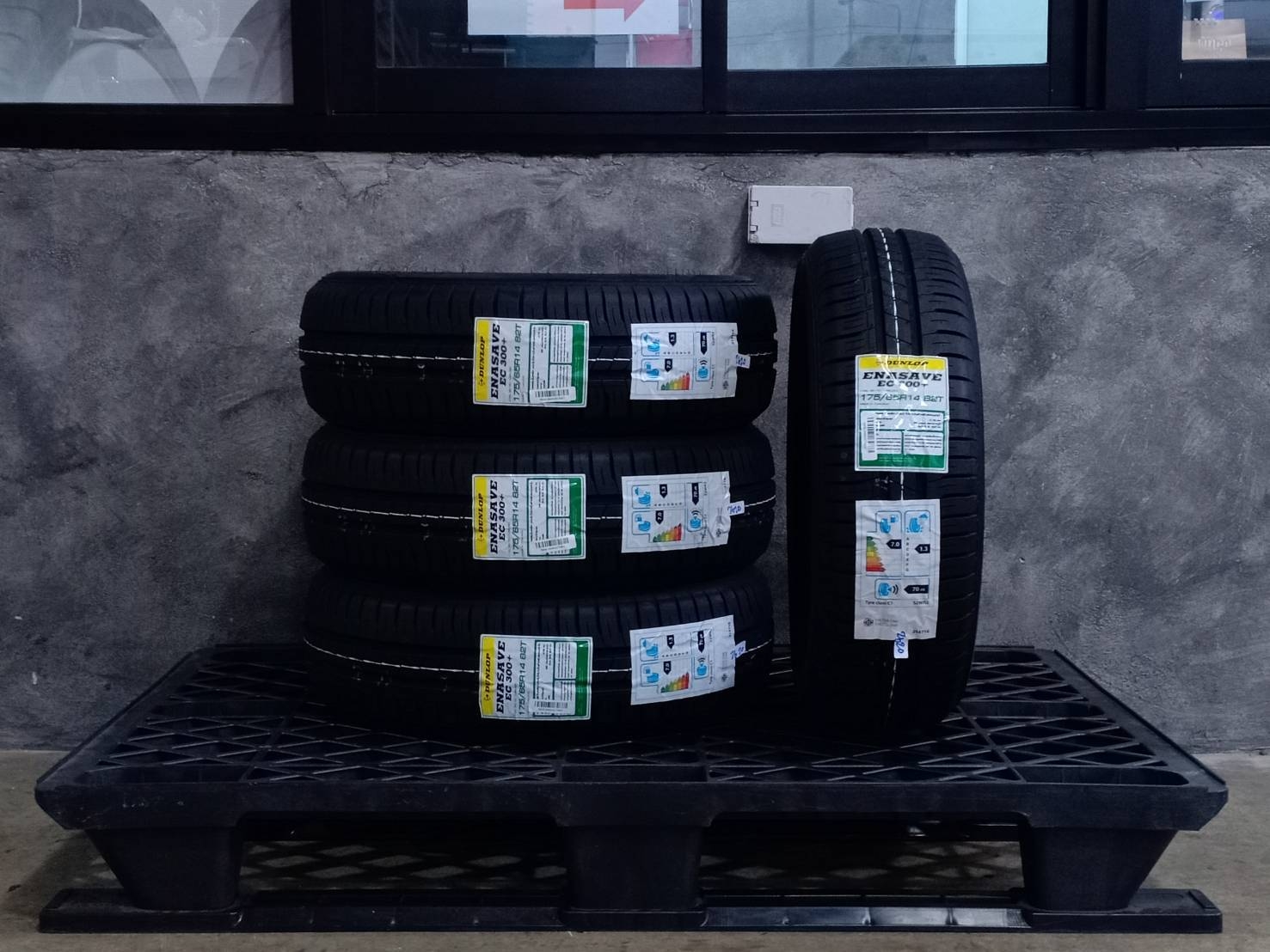 DUNLOP 175/65R14 ENASAVE EC 300+ 82T MADE IN THAILAND