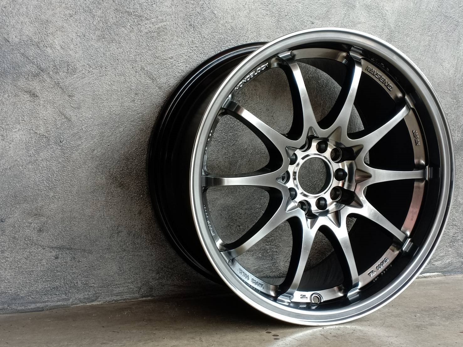 TKRC28 17X8.5 10X100/114.3 35 73.1 LCP/HYPER BLACK