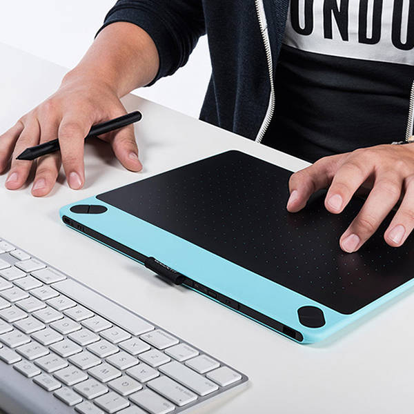 Intuos Art Small Mint Blue