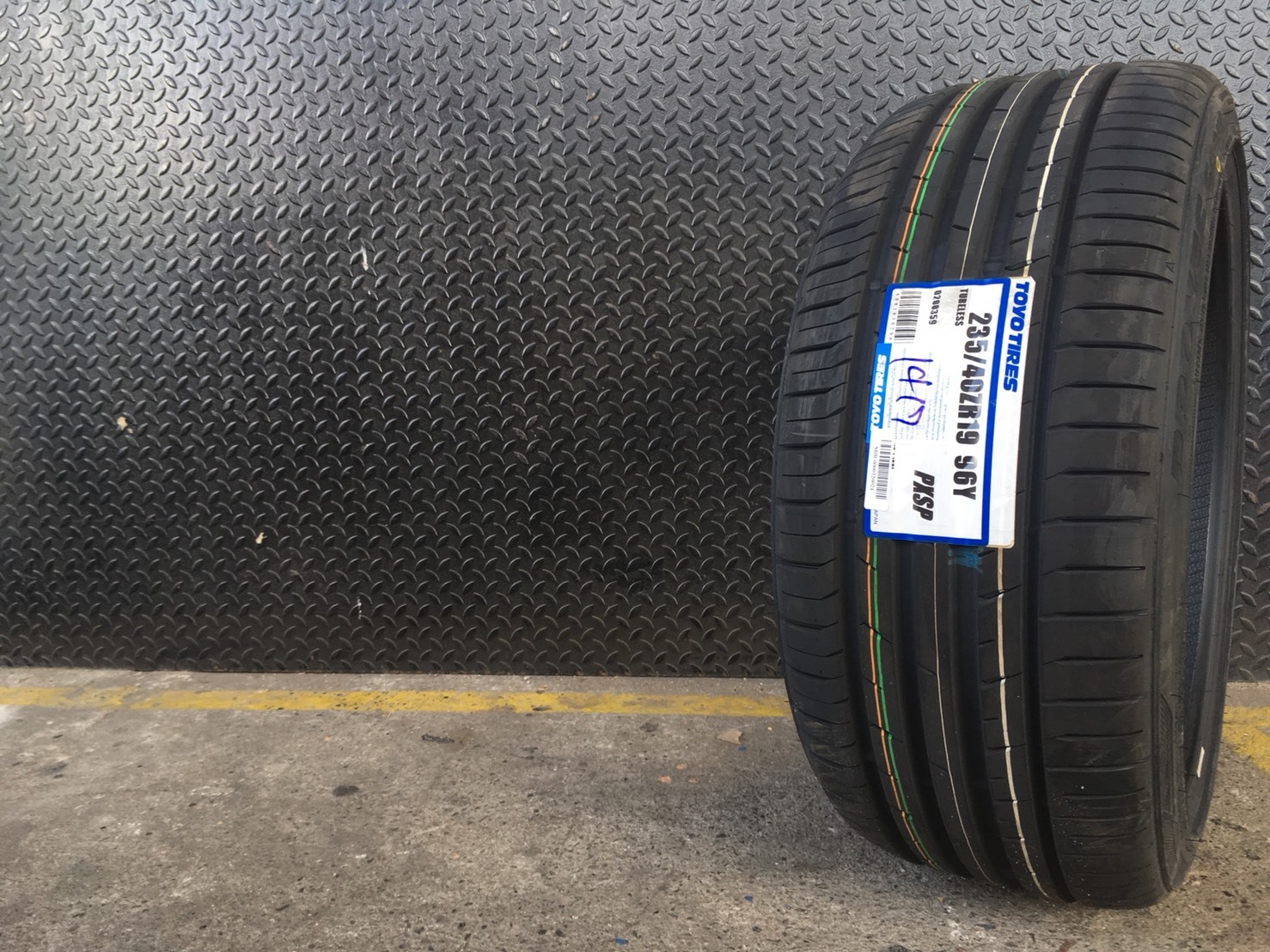 TOYO PROXES SPORT 235W40S19 เส้น 10500 ปี17
