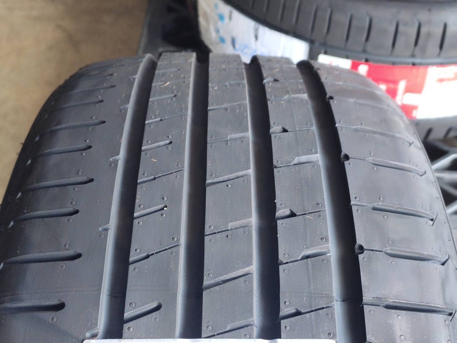 GTRADIAL SPORTACTIVE 225/40R18ต้องการส่วนลดราคาพิเศษ กรุณาสอบถาม