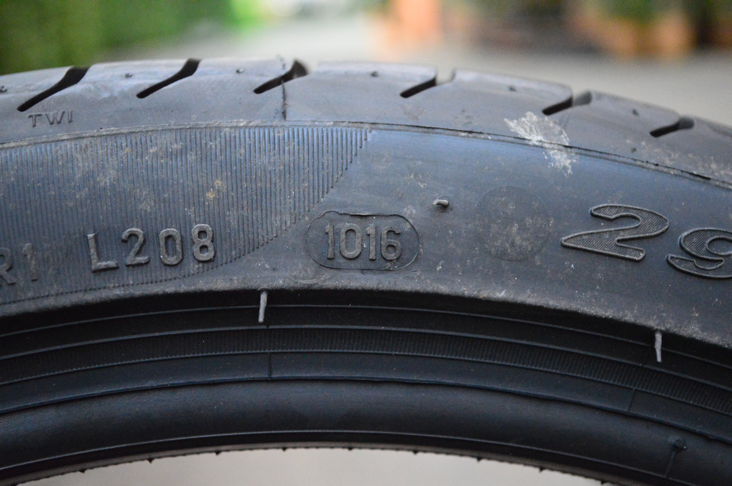 PIRELLI PZERO 295-30-19 เส้น 9800 ปกติ 18000