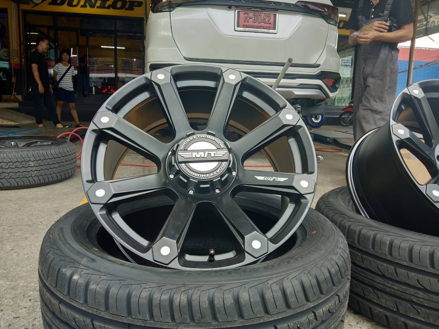 ล้อแท้ MICKEY THOMPSON ROUSH ขอบ20