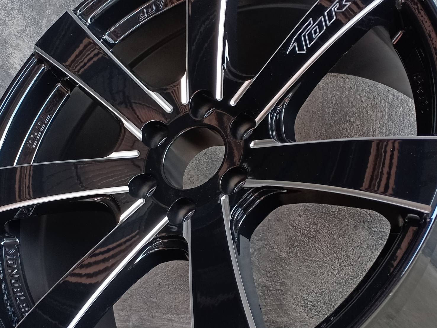 NAVARA GTR RTG 18X9 6H114.3 ต้องการส่วนลดราคาพิเศษ กรุณาสอบถาม