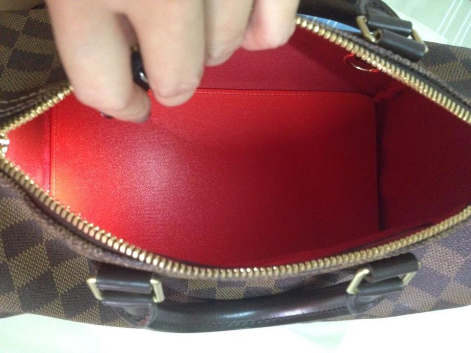 ฐานรองกระเป๋า LV Speedy 25 / 30 / 35 / 40 มีให้เลือก 4 สี ตัดเฉพาะรุ่นกระเป๋า มุมมน สีไม่ตก ทำความสะอาดง่าย / ร้าน The Shoop