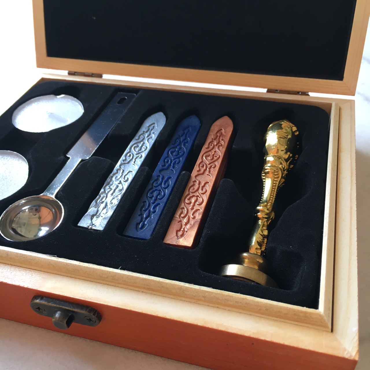 Wax stamp set in wooden box (สวยมาก)