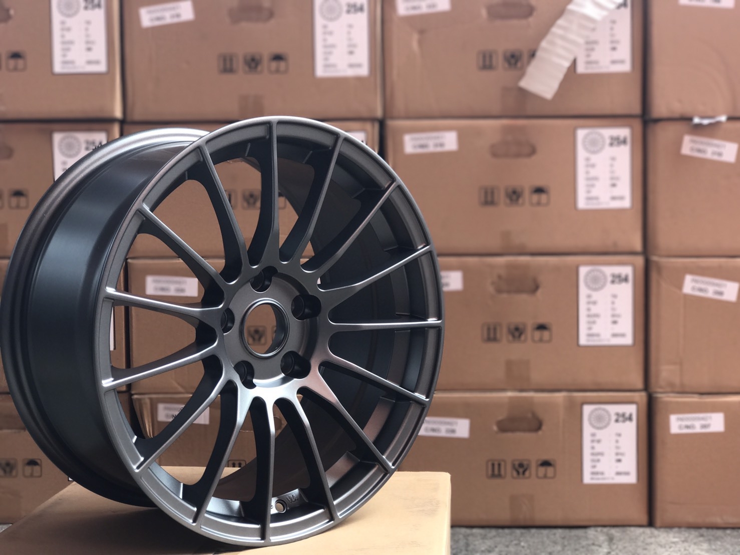 Model:ENKEI RS05RR Size:17x8.0 inch Offset:+35 pcd:5x114.3 Center Bore:73.1 mm Color:GMM