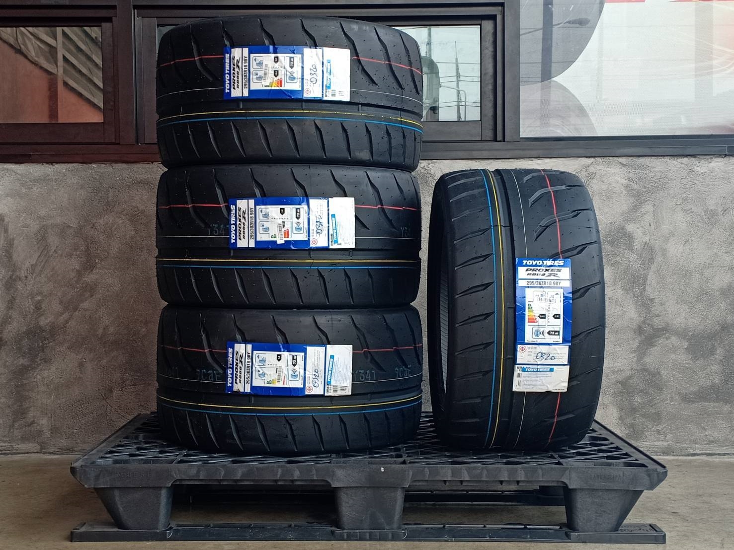 TOYO 295/30ZR18 PROXES R888R 98Y MADE IN JAPAN