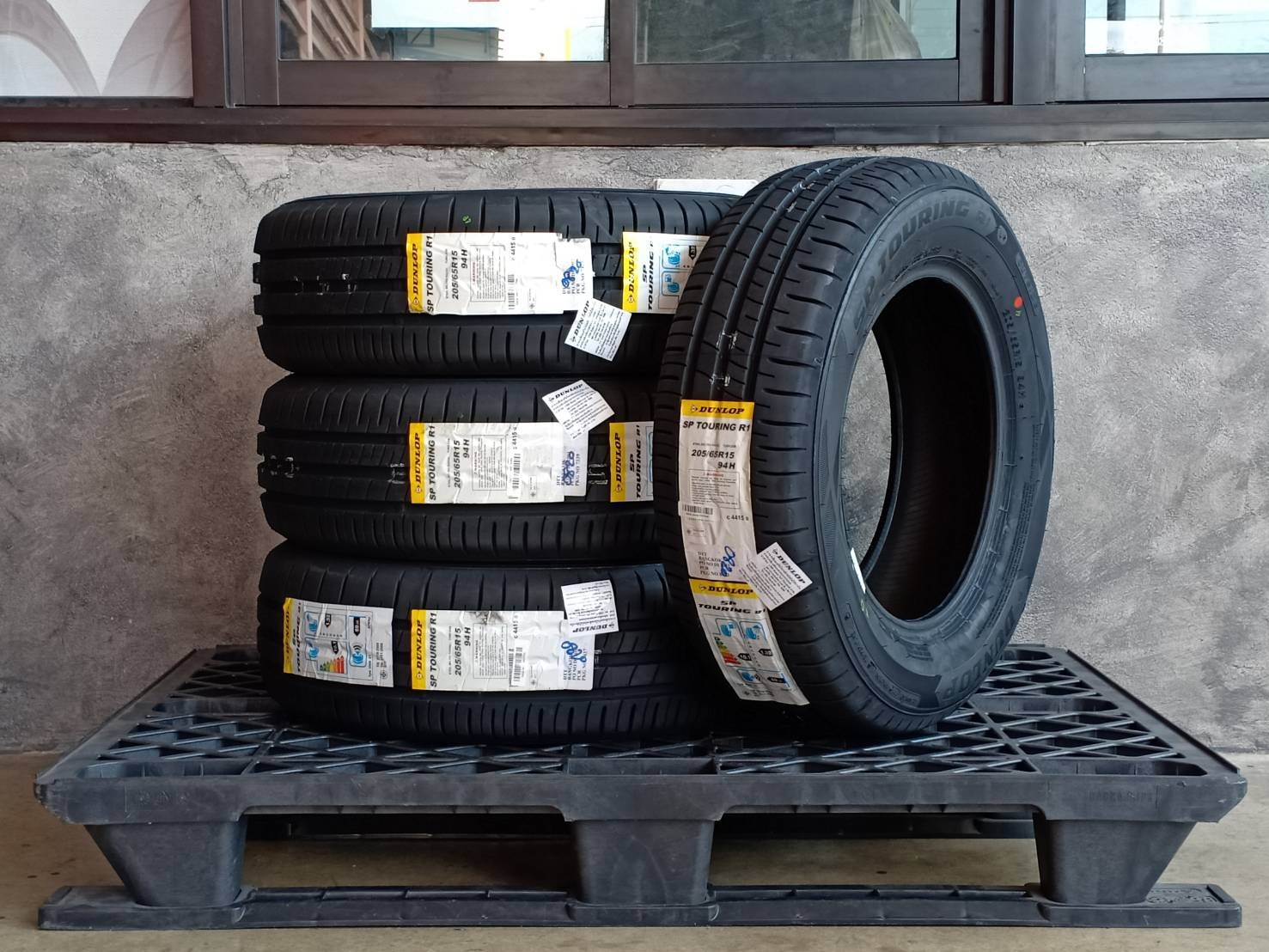 DUNLOP 205/65R15 SP TOURING R1 94H MADE IN INDONESIA