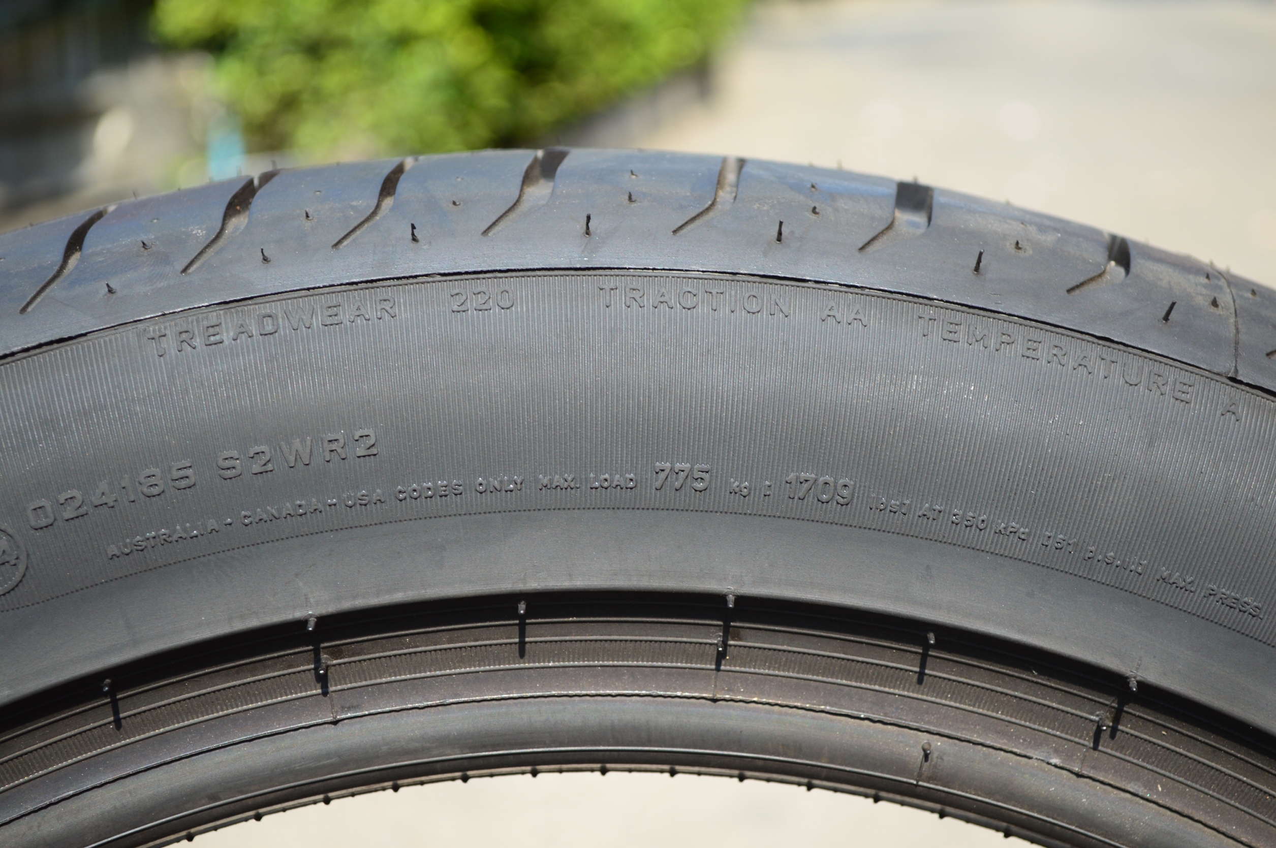 PIRELLI PZERO 255/45-18 เส้น 6800 บาท ปกติ 12500