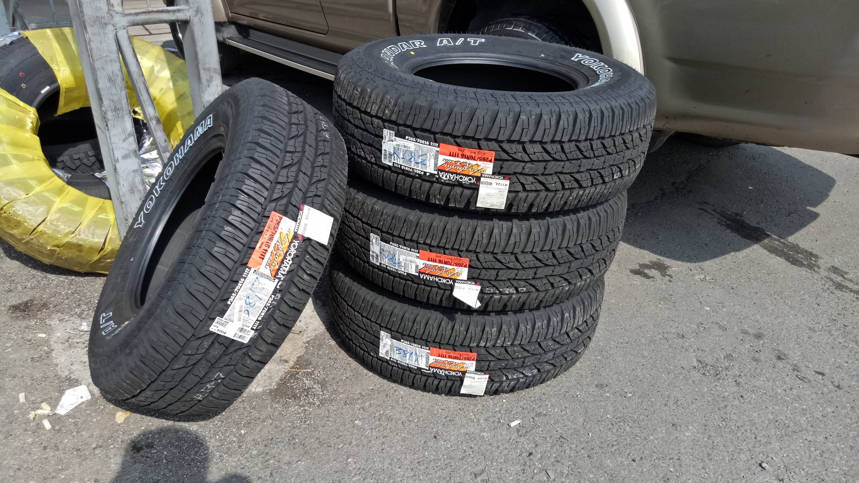 YOKOHAMA GEOLANDAR AT G015 265W70S16 เส้น 3980 ปี17 ปกติ 6000 บาท เหลือ 6เส้น สุดท้าย