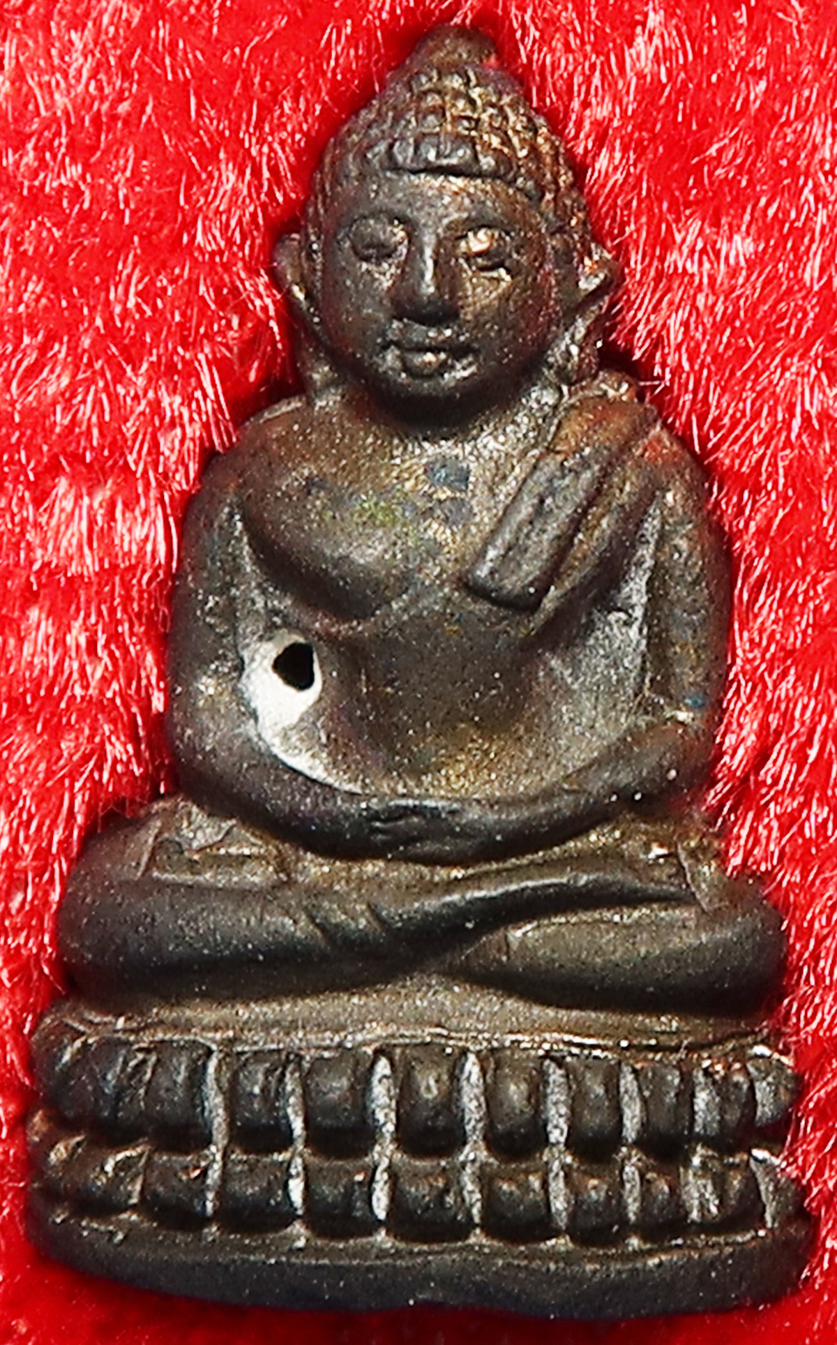 51 พระชัยวัฒน์ หลวงปู่ม่น วัดเนินตามาก จังหวัดชลบุรี ปี พ.ศ.2534 เนื้อนวโลหะ ตอกโค๊ต บูชา พร้อมกล่องเดิม จากวัด